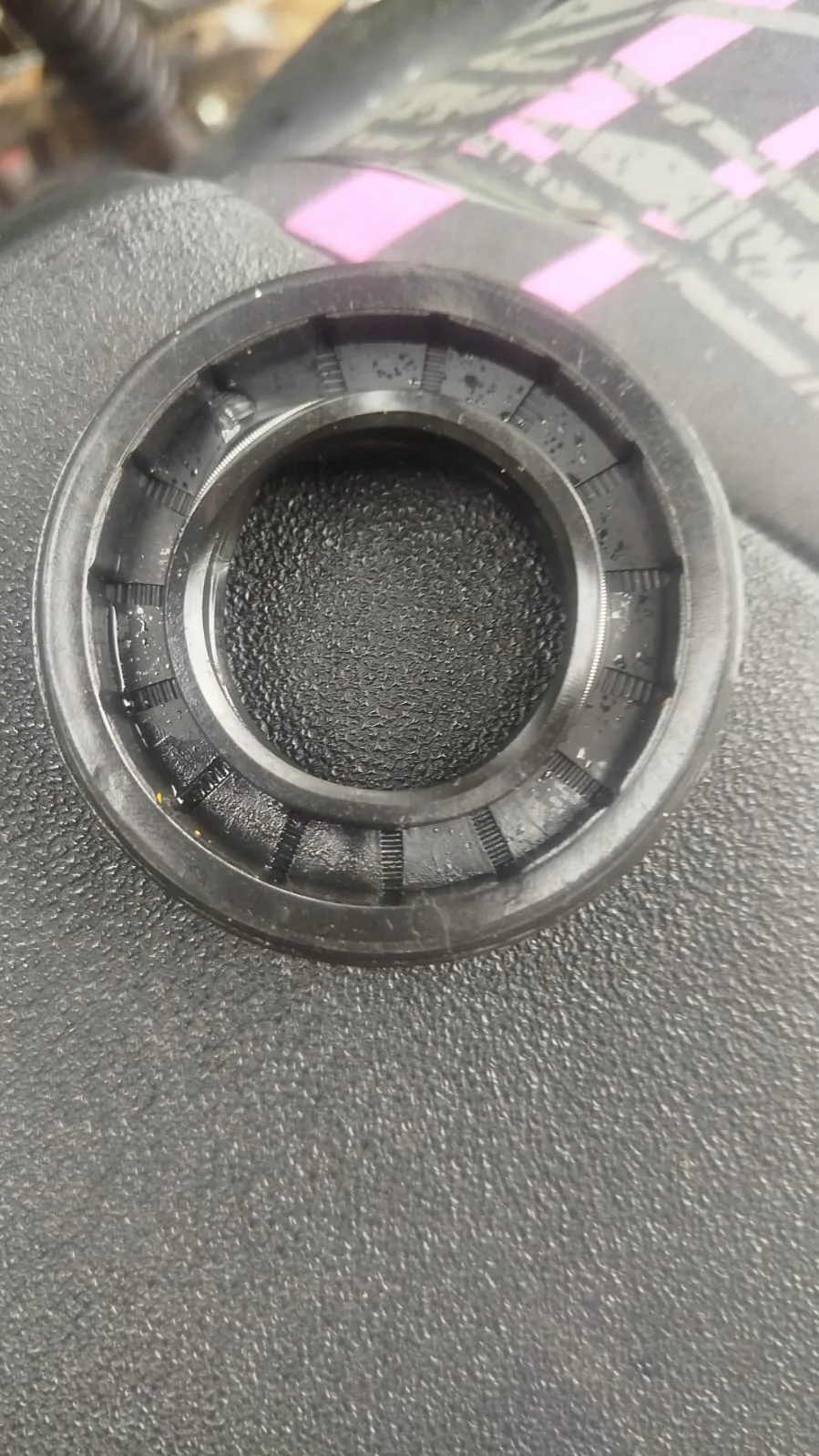 Retén real para bomba de engranajes SDLG HTP3-100, medida 35x65x15 mm — foto de cliente